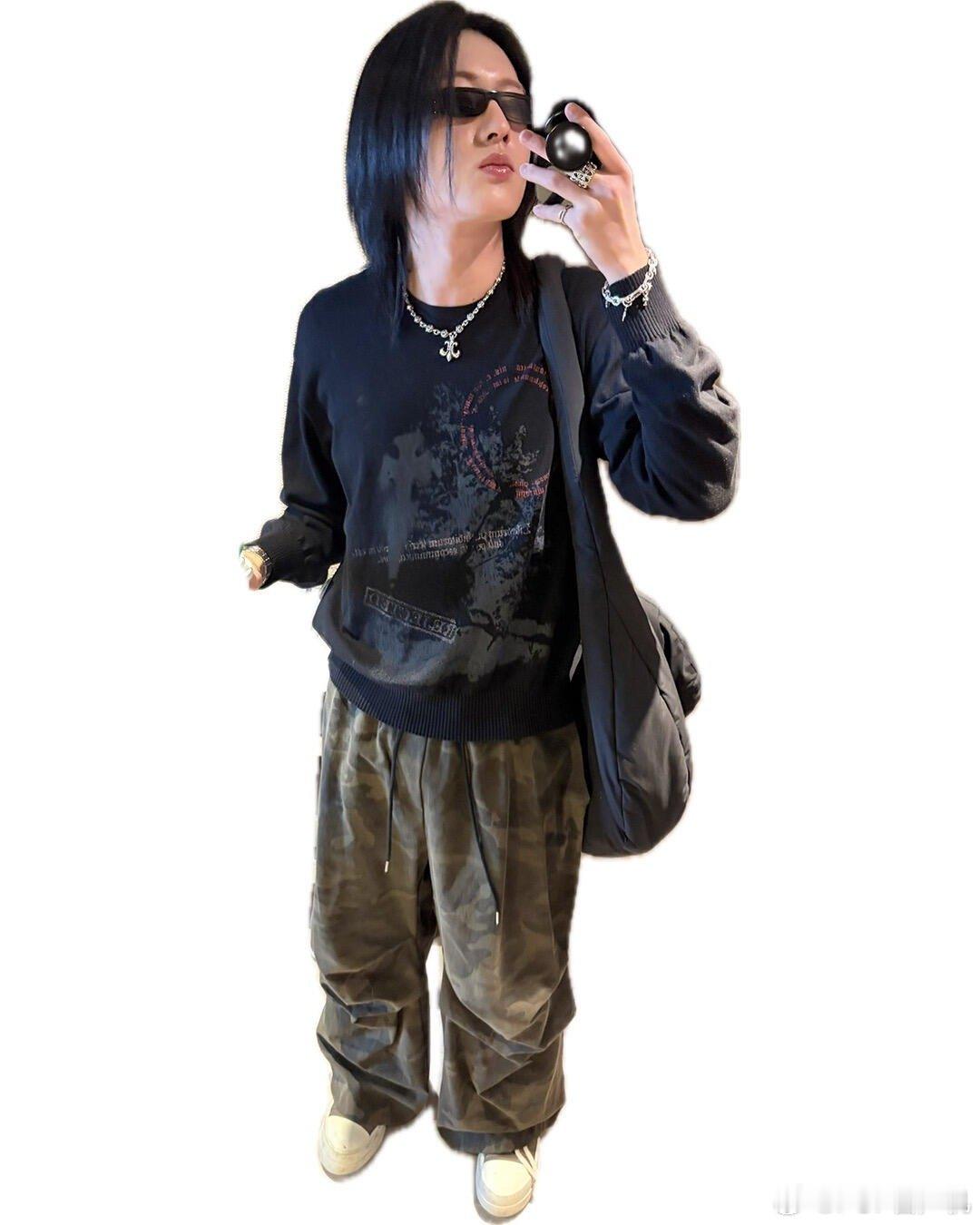 2025的最后一天也要这样刺痛我的双眼 