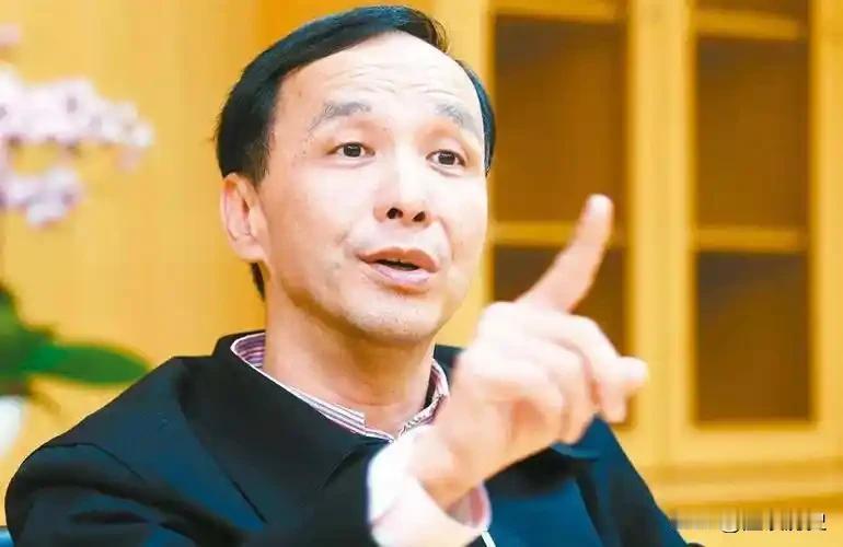 大陆惩办“台独”分子沈伯洋，朱立伦居然跳出来说：“不相信大陆法律越过台湾海峡到台