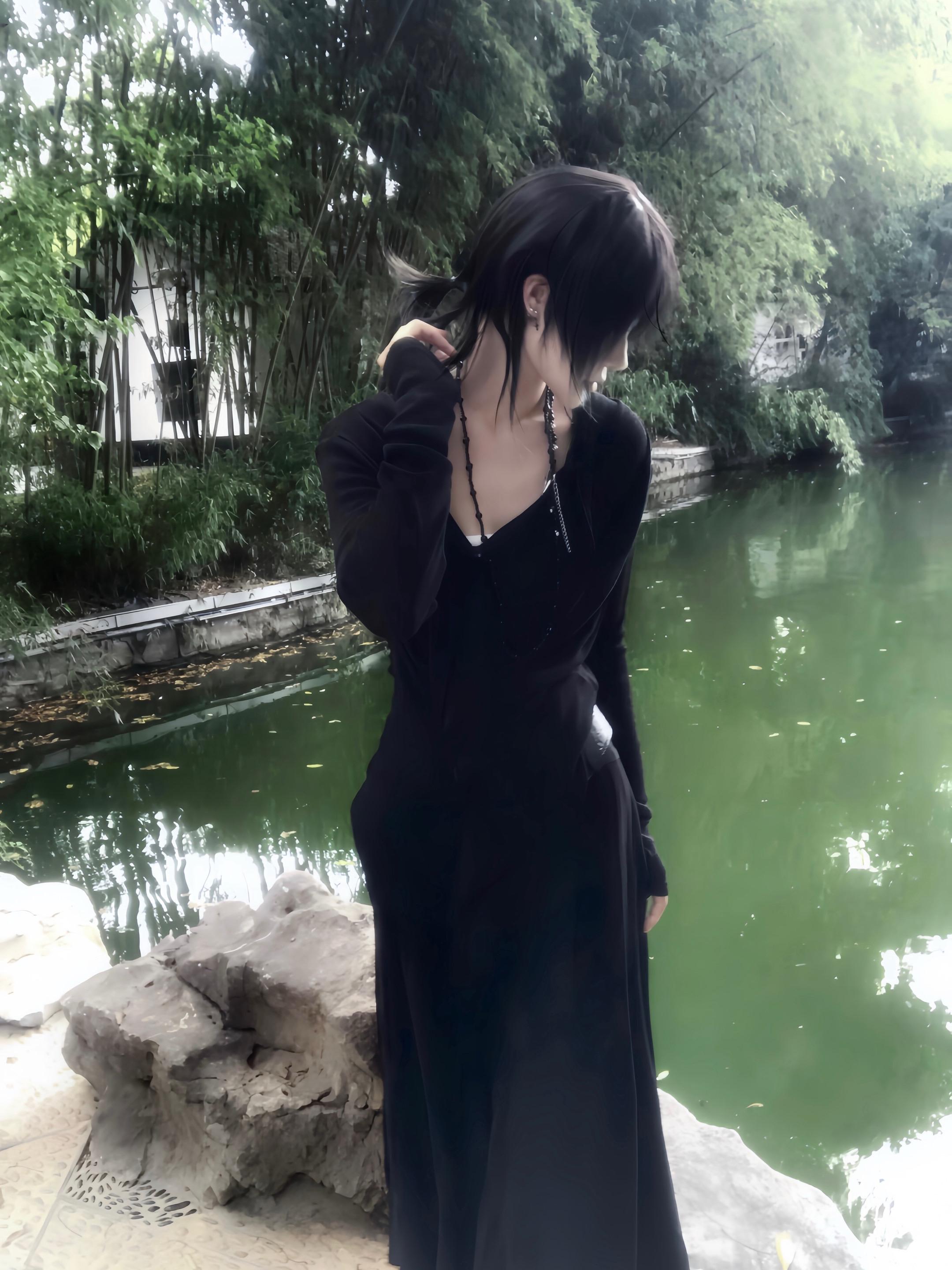 情刀恨戈 般般拿我开刃。