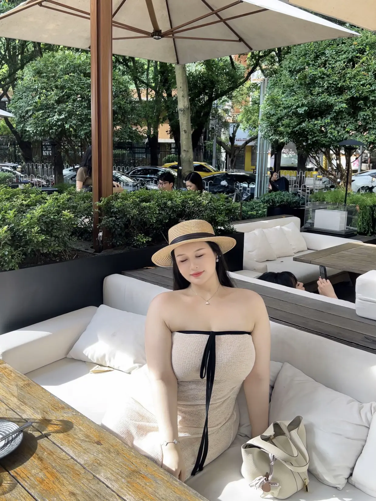 感情有什么好讲的 给你钱和时间的人 他就最爱你