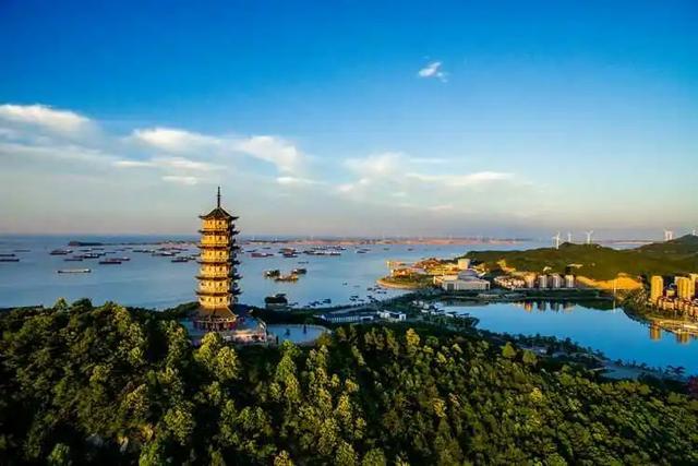 坚决反对建这条所谓的大运河，没有任何意义。鄱阳湖每年秋季都没有水了，那么大运河秋