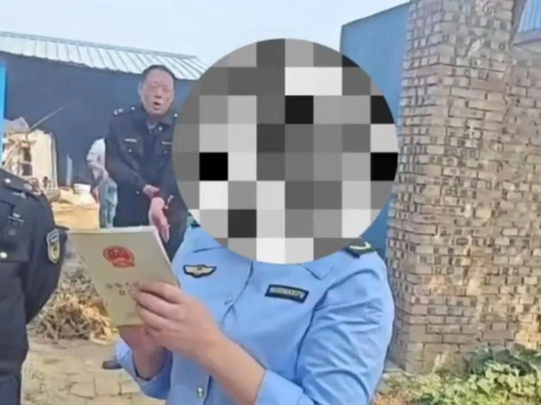 新规，农村办各种红白喜事宴席需上报，大厨和帮厨需持证上岗。

10月31日河南滑