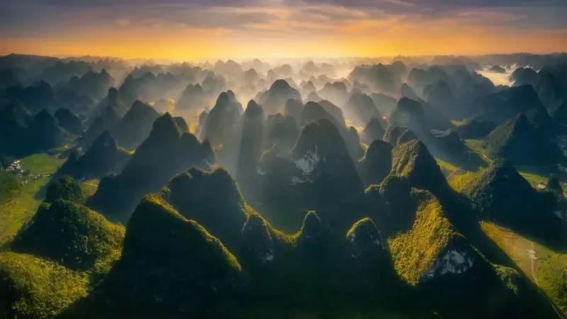 感觉现在世界格局和环境正经历深度改变，人类格局也面临巨变。地球资源有限，人类为争