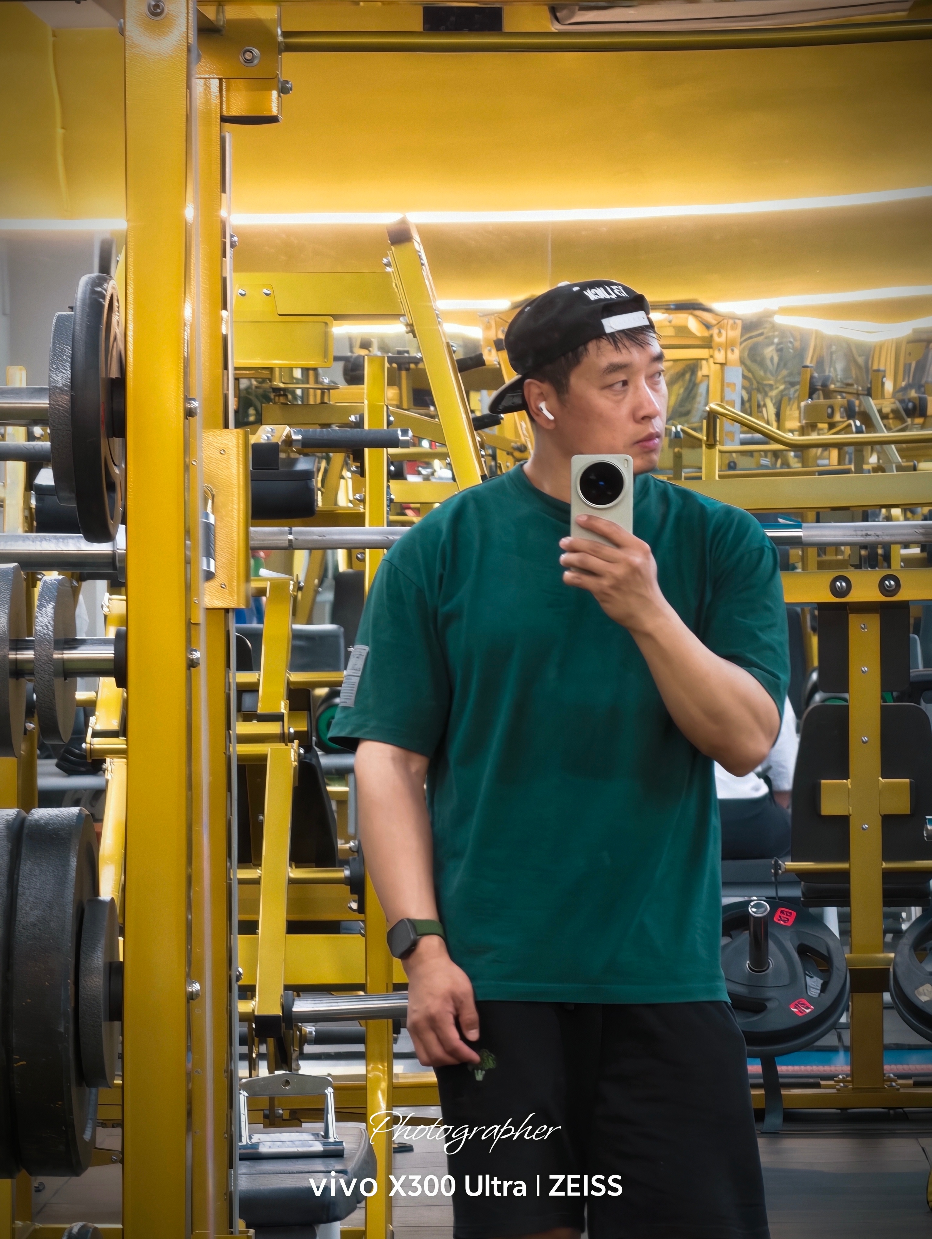 健身打卡 练肩一小时，跑步机快走15分，晚上不吃了，很合理。 