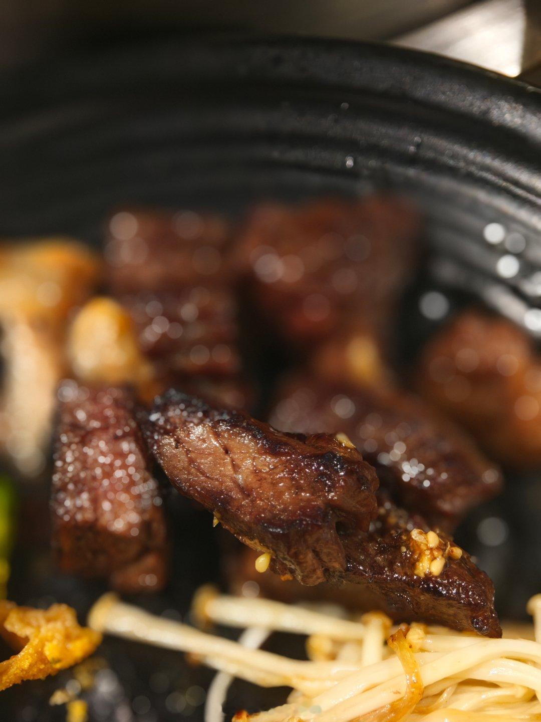 芝士烤肉拌饭，吃完晕碳了。完美的自制褪黑素！ 