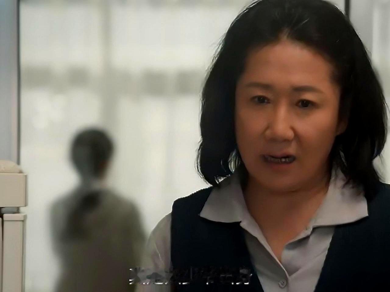 门一开，鱼还蹦，人却蔫了。
《主角》第39集，刘红兵按丈母娘交代去买鲫鱼，拎回家