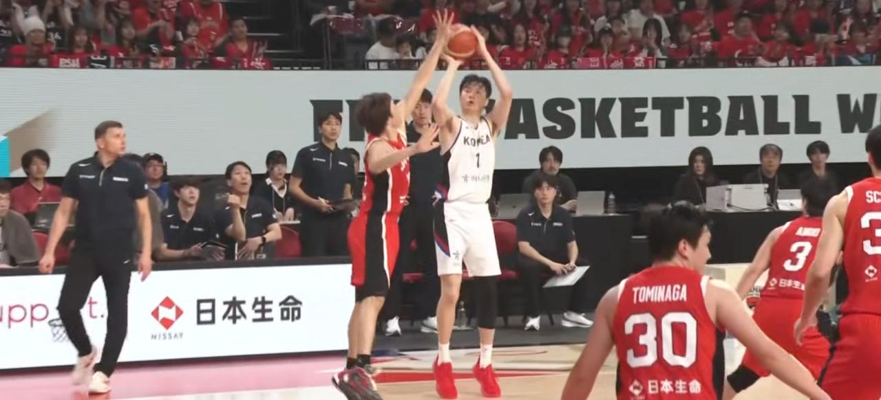3月1日中午，一场世界杯预选赛，日本男篮上半场42比38领先韩国男篮，比赛悬念还