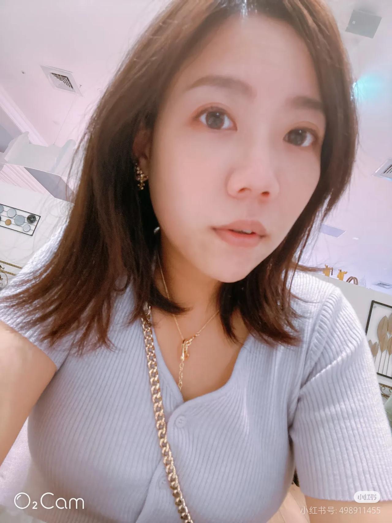 话说台湾近几年就推出了许多颜值和气质都相当不错的新晋博主，而素就是其中之一。凭借