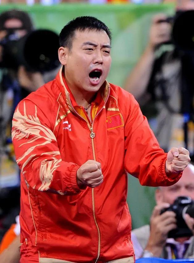 伊利，你咋想的，找他俩代言。刘国梁身高168，孙颖莎身高162。我一直以为喝牛奶