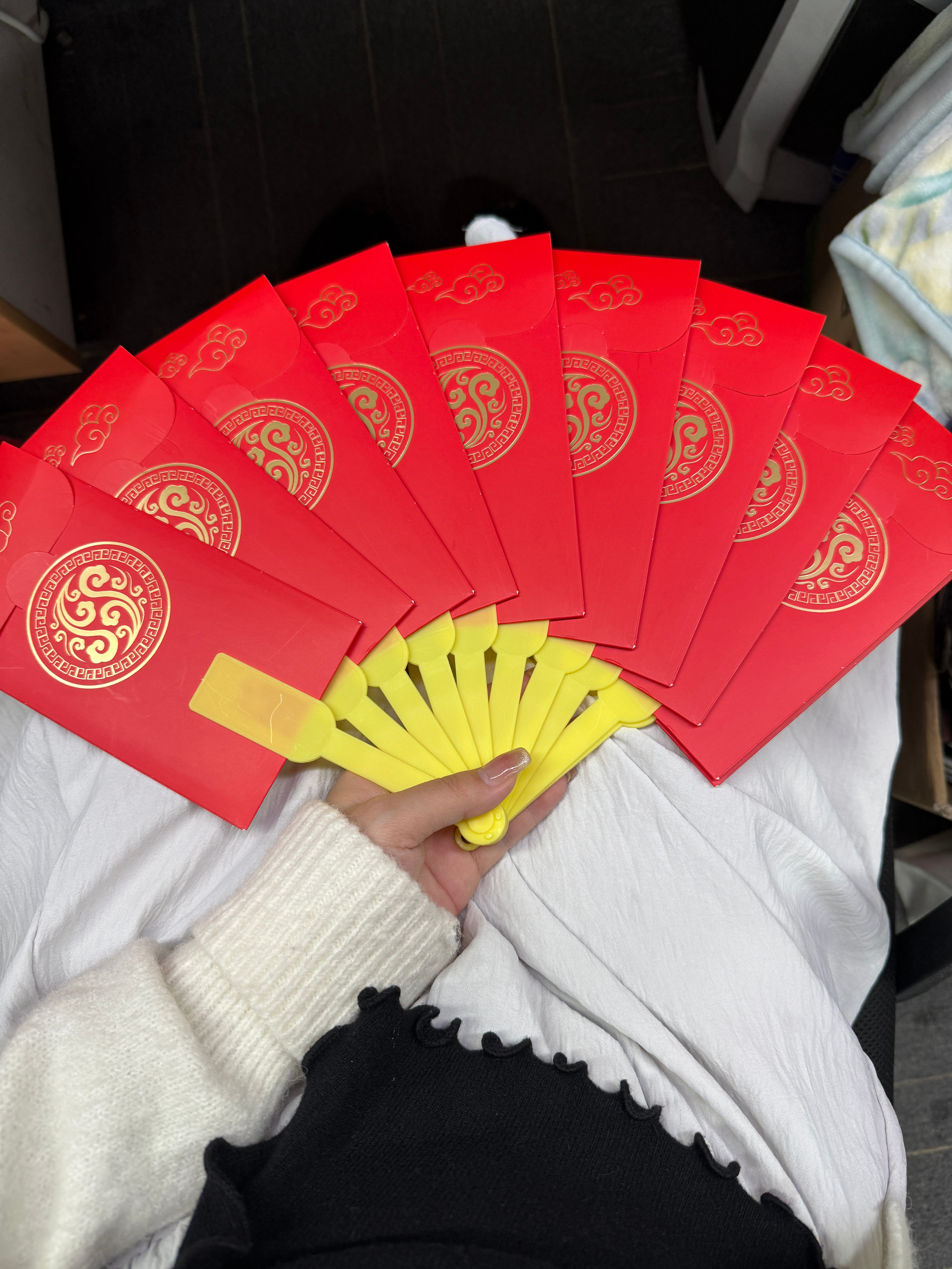 是啊[doge] 再上6天班就过年了 希望这6天就这样安稳的过去了[doge]有