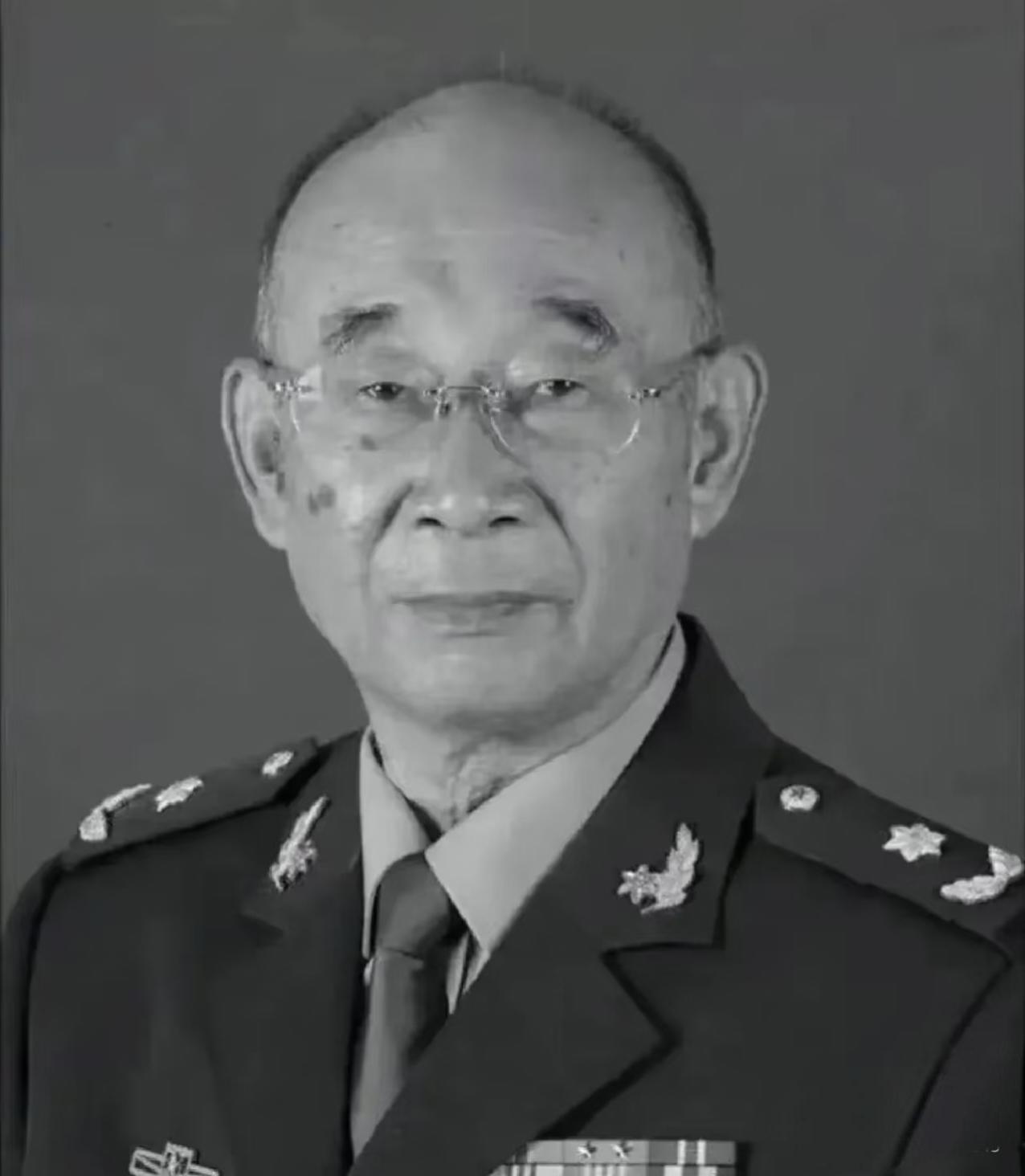 国家栋梁，人民卫士！
向高伯龙先生致以最崇高的敬意！
 
他用一生深耕国防科技，