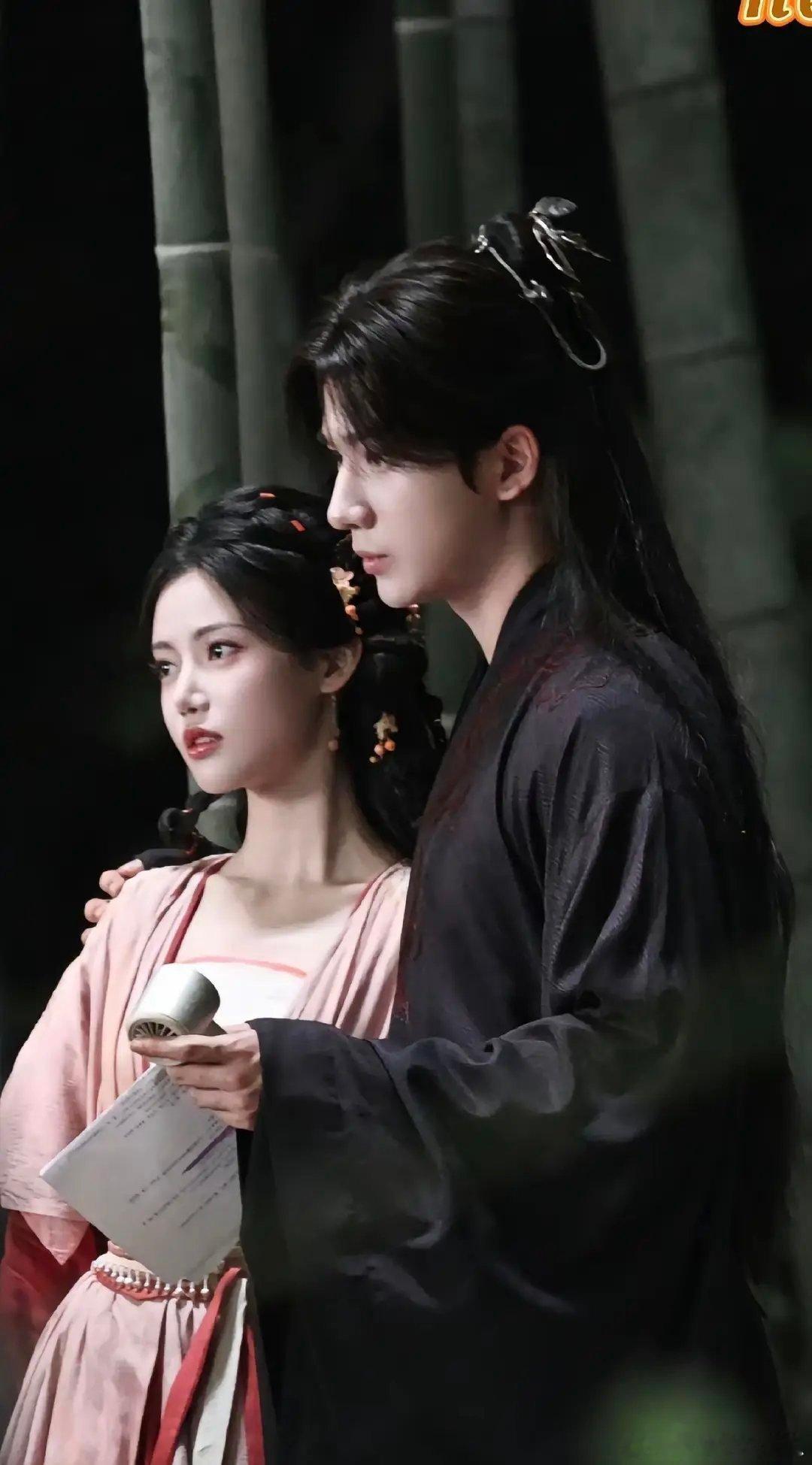 大家感觉孙珍妮和李宏毅的体型差有cp感吗？ ​​​