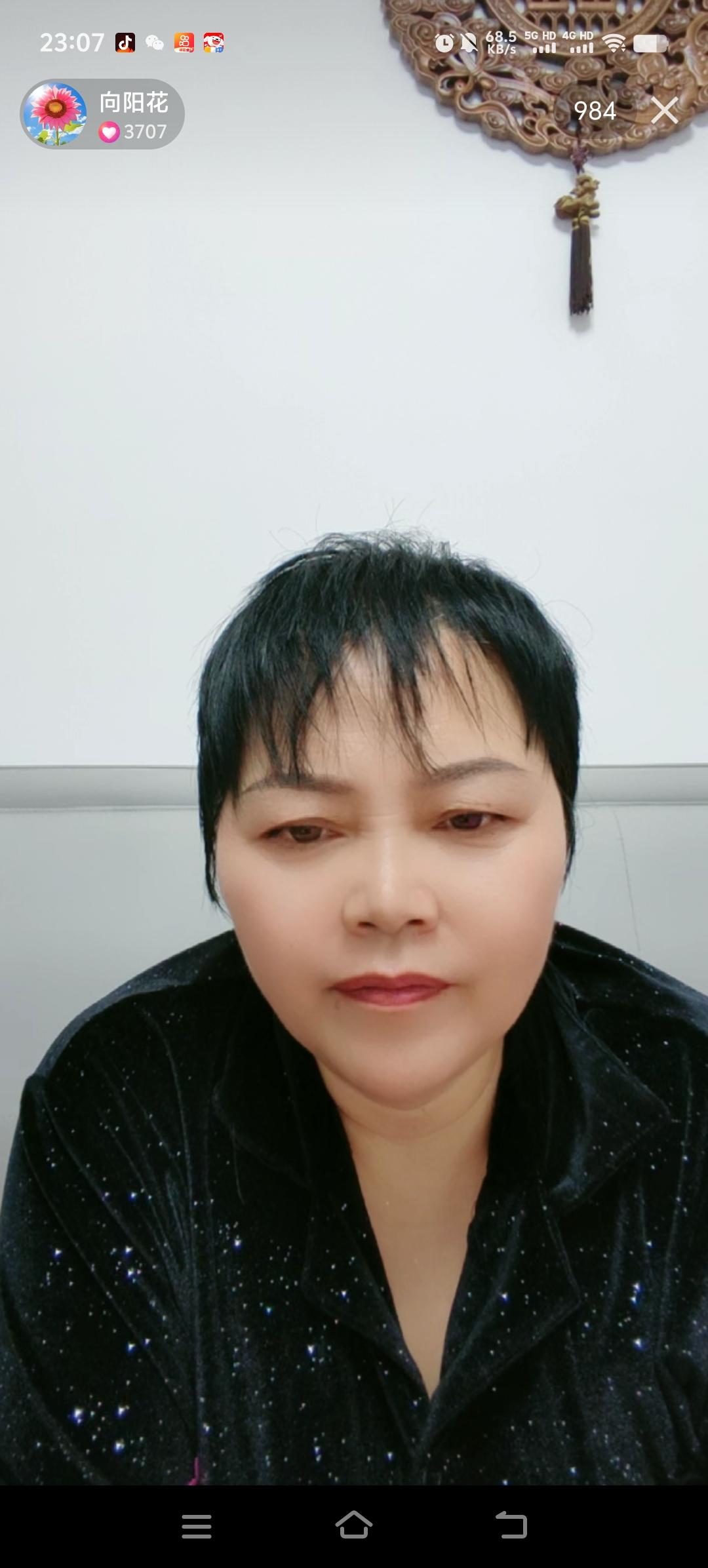 向往花阿姨的情绪还是有点低落，这次哑叔的出行，如果有向阳花在身边陪伴，是多么浪漫