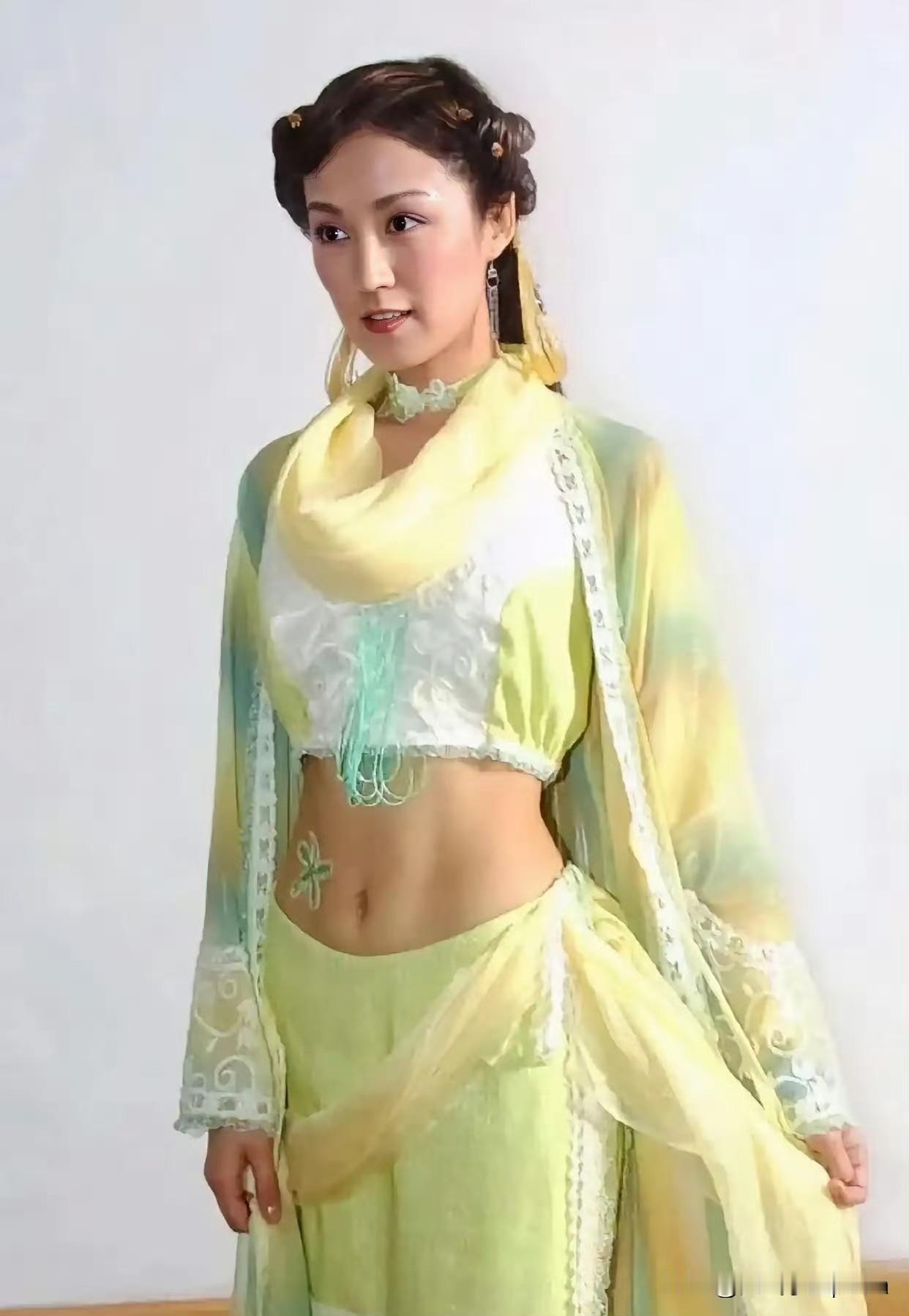 妈呀，陆毅这一家子腿精太让人羡慕了！
最后一张图简直就是“腿精”开大会，视觉冲击