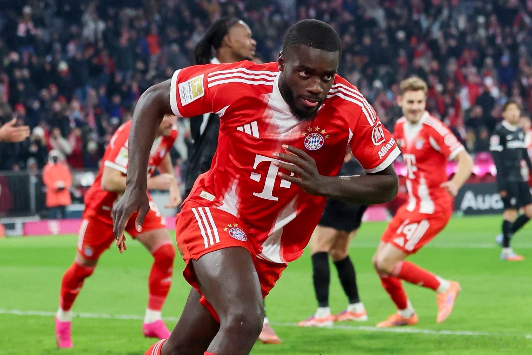 🚨⏳拜仁慕尼黑正努力與達約特·烏帕梅卡諾續約，以確保俱樂部的規劃順利，並保持俱