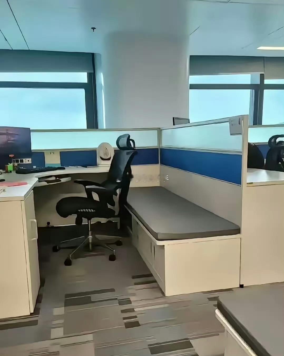 2025年的工作不会要求牛马必须吃住在岗位了吧？？？这玩意比996还狠啊~~~ 