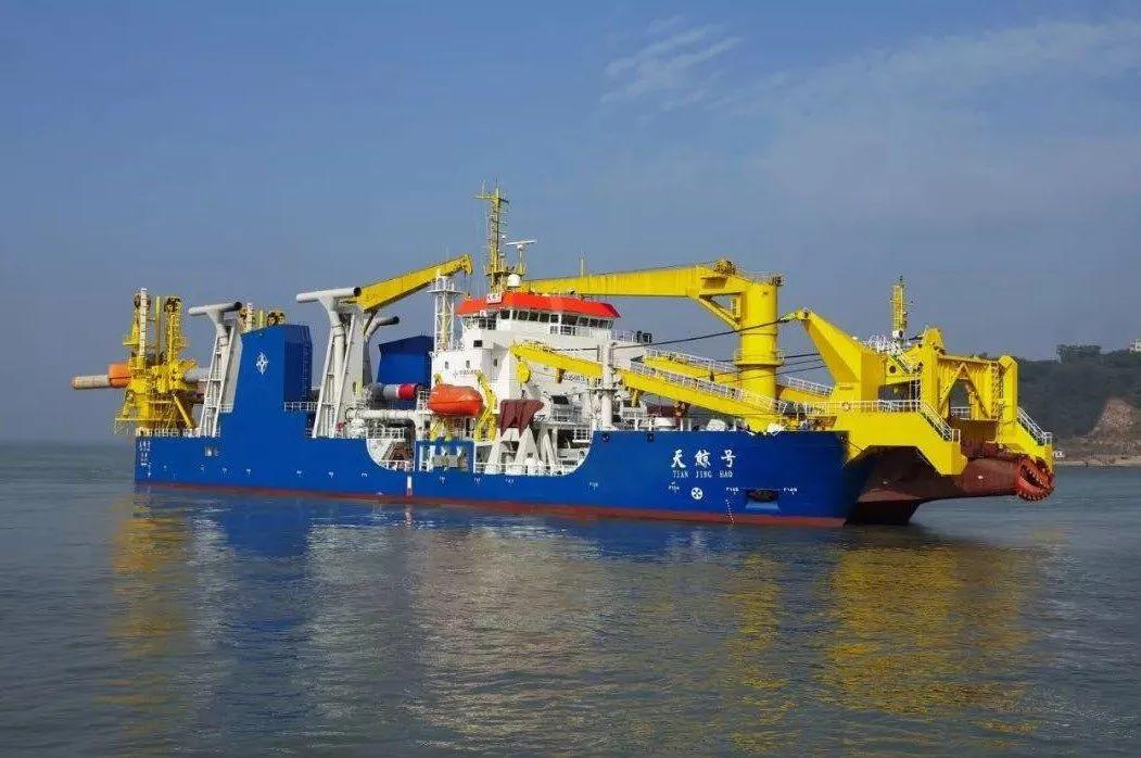 我国新一代超大型耙吸挖泥船“通浚”轮，在黄海海域顺利完成所有海上试验，已经成功返