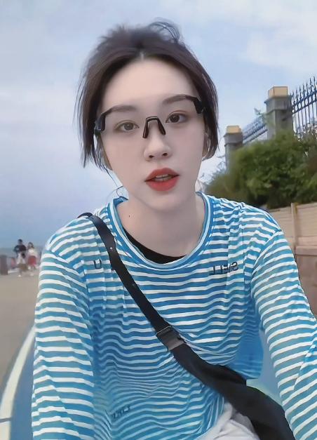 透明框骑行框
显年轻
年轻人都爱戴
#骑行眼镜##欧宝来眼镜##太阳镜推荐##骑