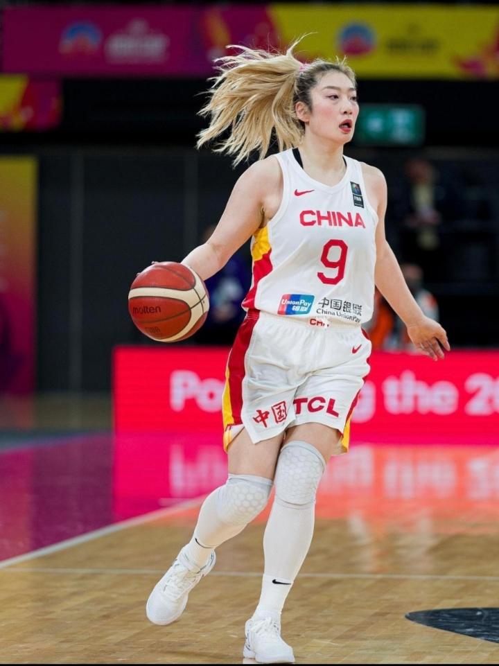 中国女篮为何弃用李梦？
     女篮世界杯分组揭晓，中国队又与强大的美国队同组