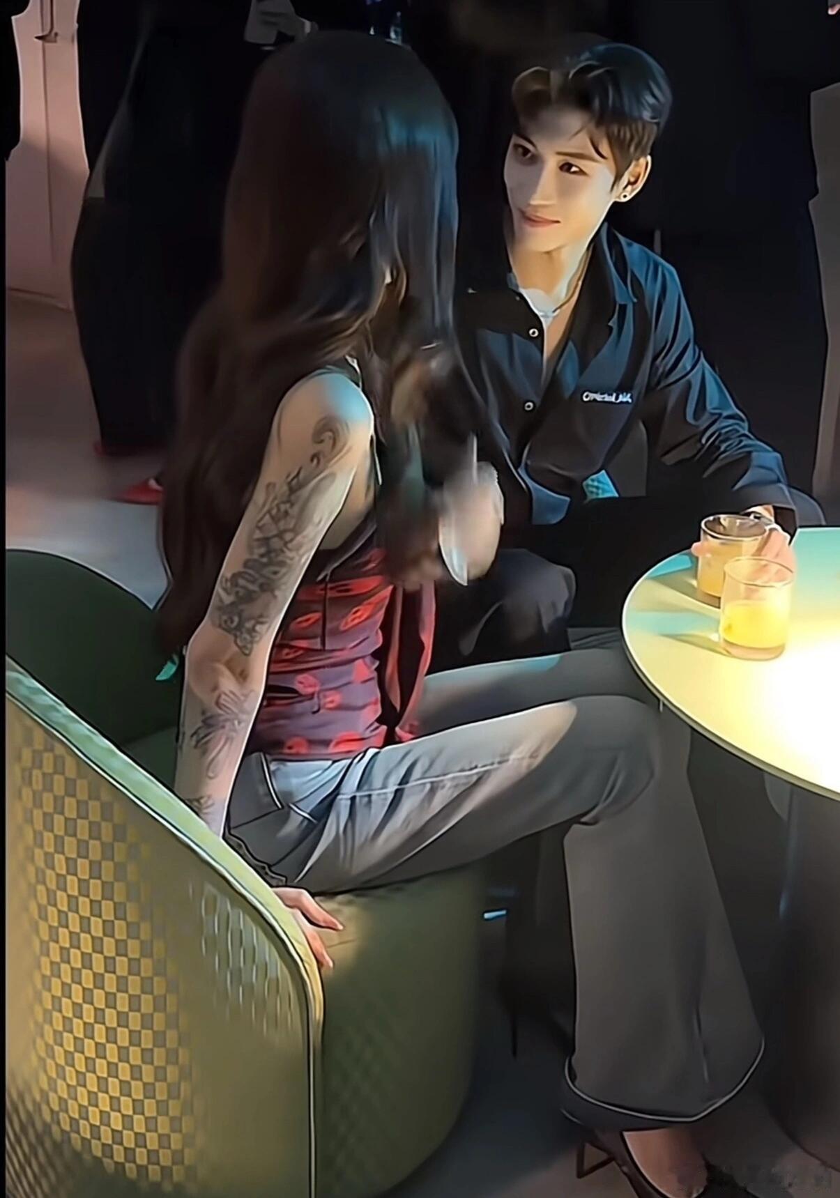 韩安冉一家子都不靠谱，不是满嘴跑火车，就是各种稀奇古怪的剧本，真不知道是哪些群体