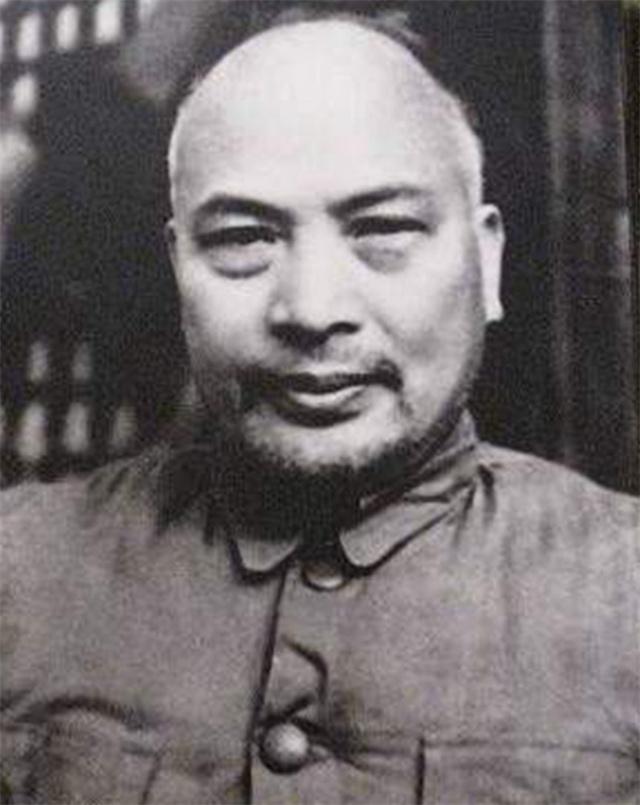 上世纪80年代的一天，几个台湾人来到北京八宝山公墓，打开一座坟，从中取出一个骨灰