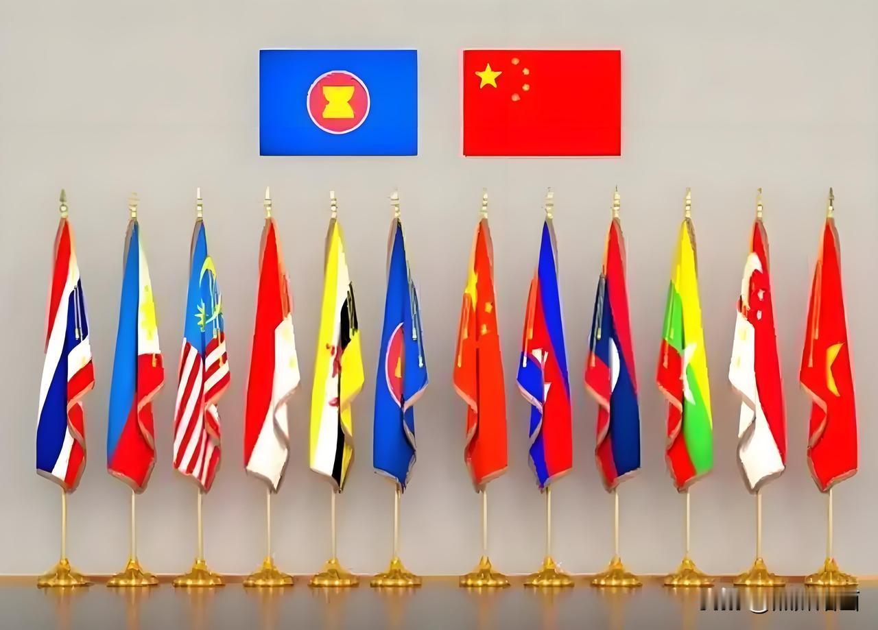 ​
2. 基础支撑是关键：陆水铁空互联互通网络加密（如中老铁路、西部陆海新通道）