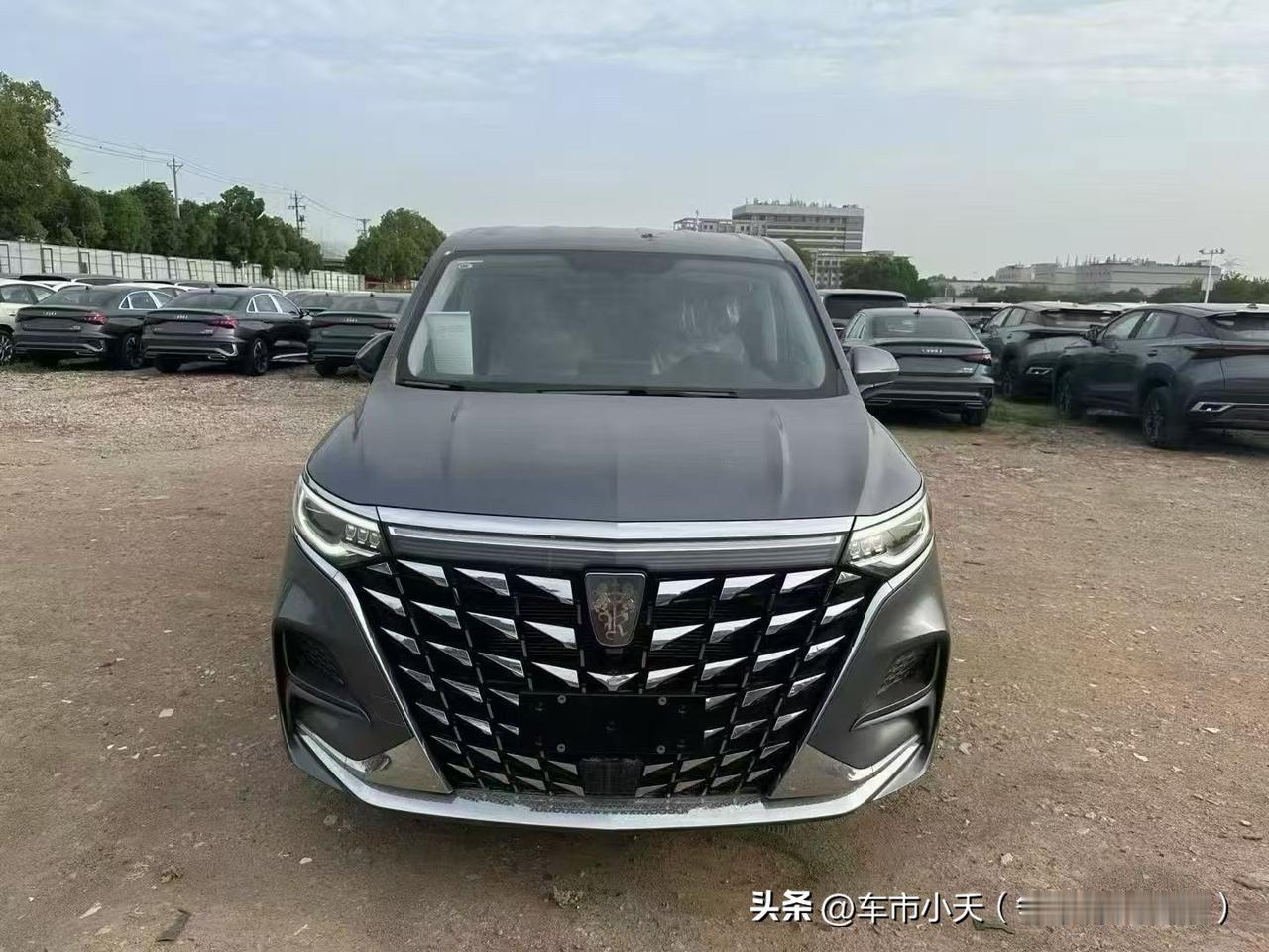 荣威这个品牌不知道该说它时运不佳还是对市场判断不准，它的车型几乎没有火过的。SU