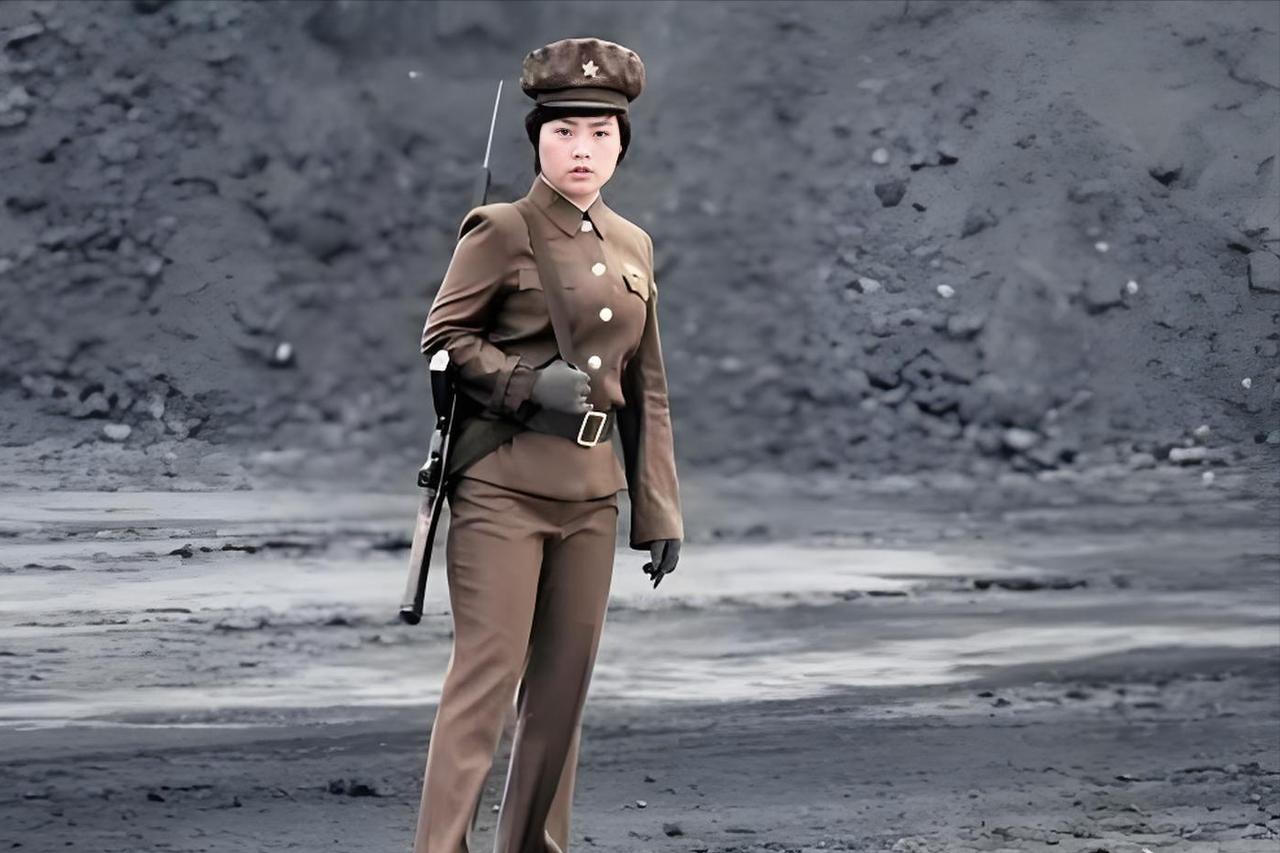 朝鲜对三名未成年人处以极刑！日前，朝鲜对三名涉嫌性侵杀害休假女军人的未成年人，执