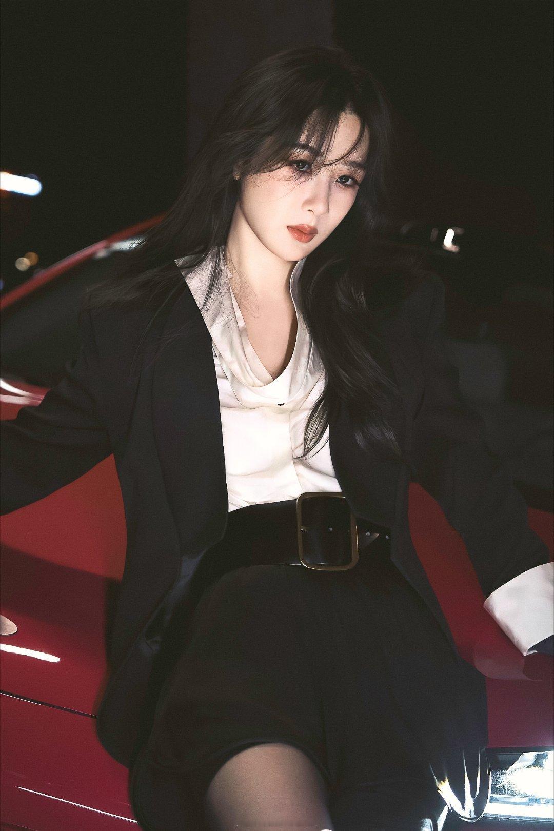 杨紫  yz杨紫董竹君yz杨紫玉兰花开君再来“我的夜空本星河长明 遇见你后寥若晨