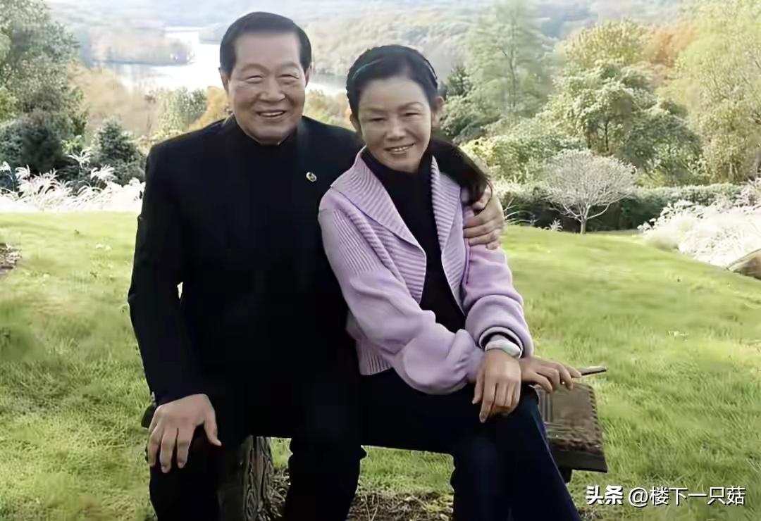 李昌钰离世，妻子发文悼念，字字深情，好有文采：
花开花落花无悔
缘来缘去缘如水