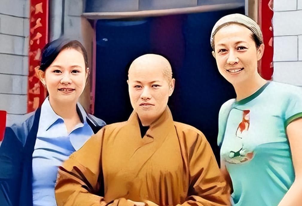 风流尼姑释智定：白天念经晚上夜店，东窗事发时，屋里还藏着假发。佛门里的和尚和尼姑