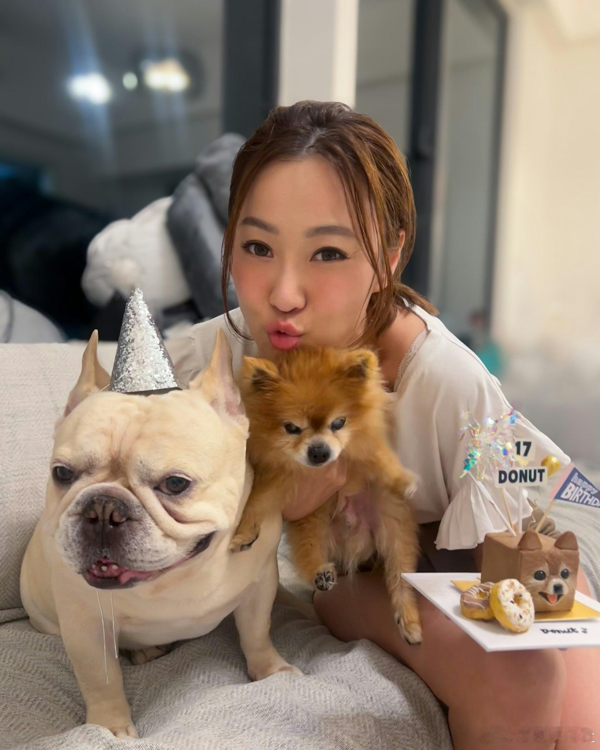 38歲的朱智賢去年9月宣布與TVB結束10年賓主關係，今年11月與謝東閔宣布分手