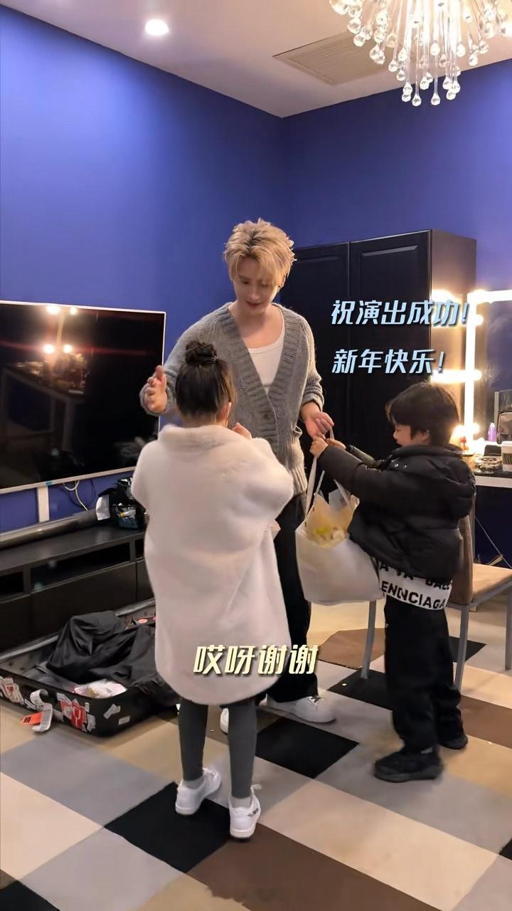 王栎鑫孩子喊张远伯伯叫嘘嘘姐姐 辈分有点乱啊[笑cry] 