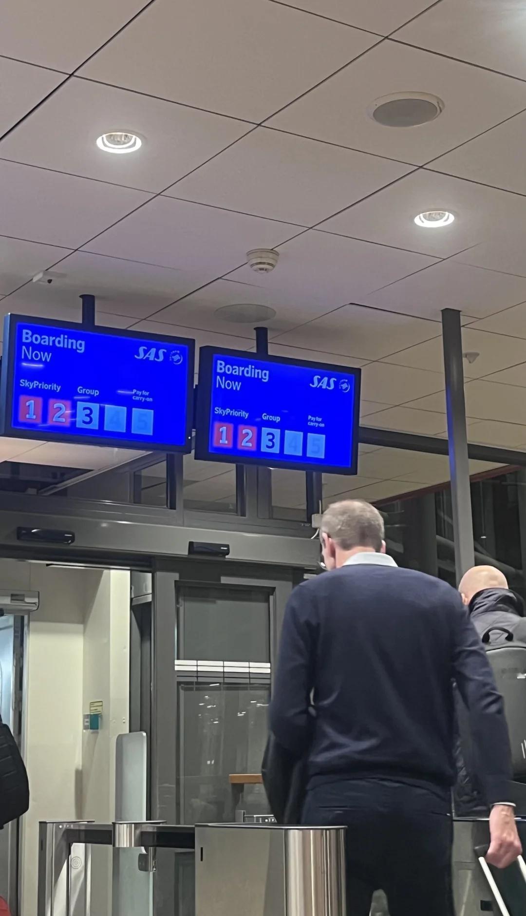 奥斯陆转机遭遇SAS诈骗
我服了，说是行李直达，我自助托运行李的时候也是选择目的