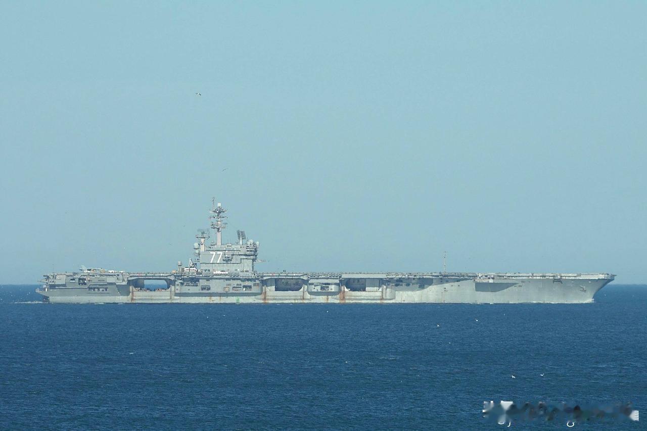 🇺🇸2026年1月13日，乔治·H·W·布什号航空母舰（CVN 77）离开诺