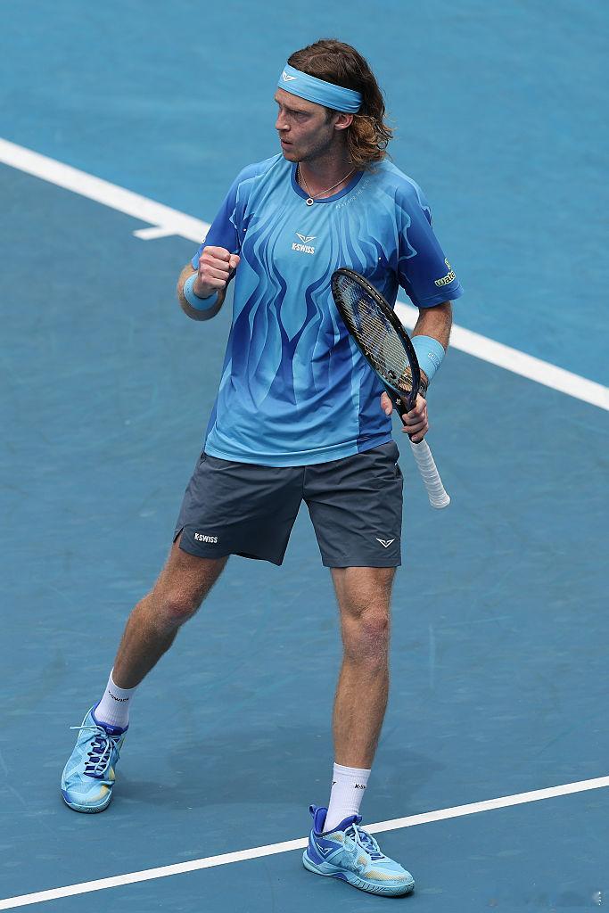 澳网2026 第二日男单完整赛果👇保罗[19] 64 63 63 科瓦切维奇蒂