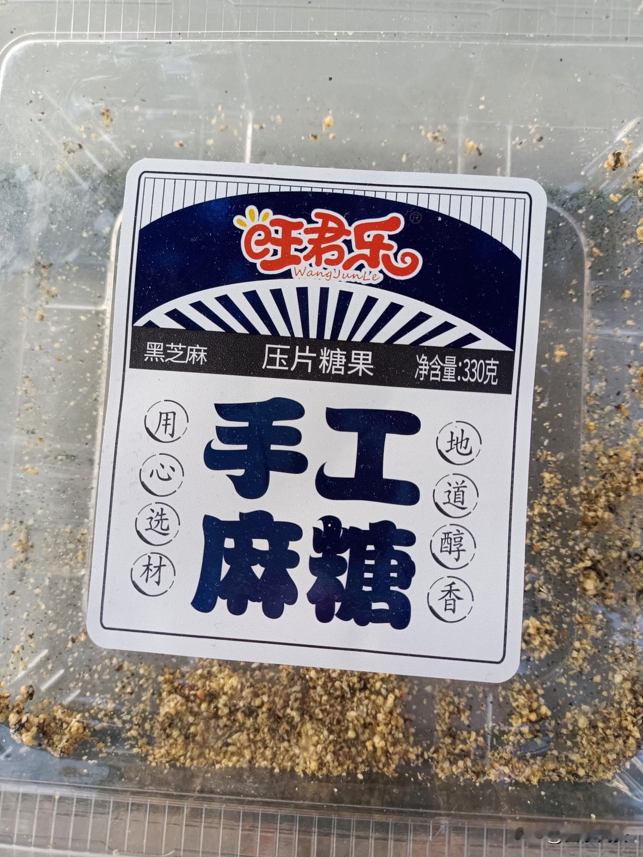 其实快乐特简单，别揪着烦心事钻牛角尖，累了就歇会儿，想吃啥就去吃，想见谁就约着见