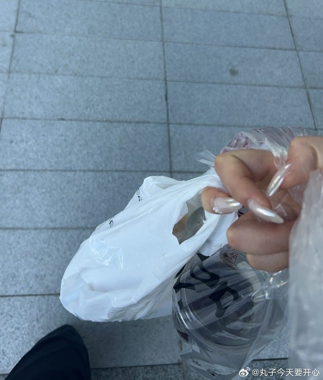 美甲这么美是要做甚和上班的我气质很不符[黑线] ​​​