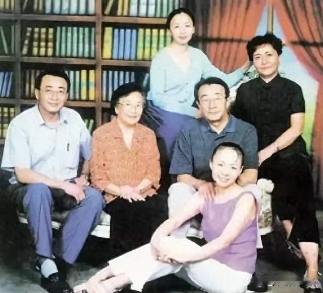 宋丹丹母亲临终紧握手！巴图拍下催人泪下一幕