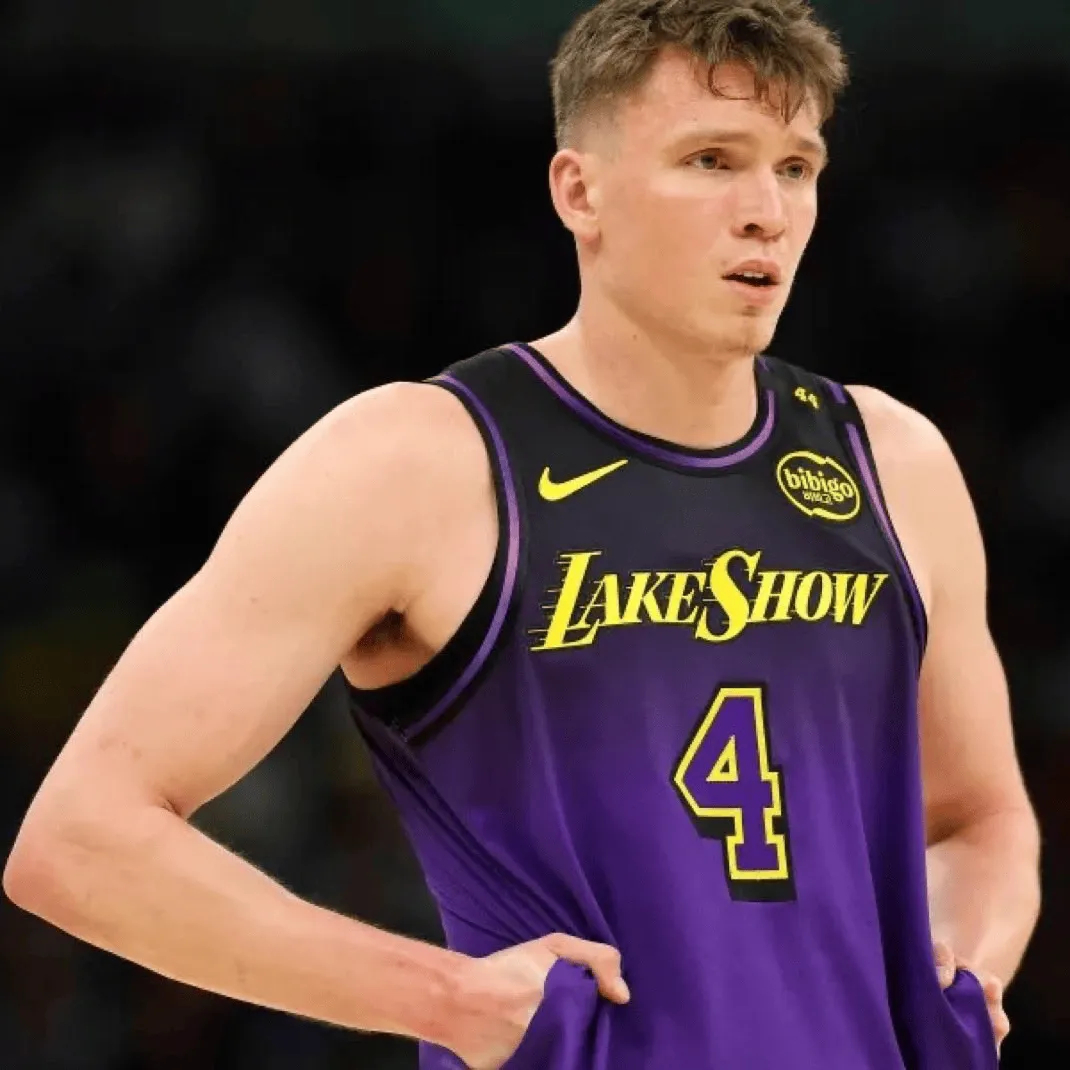 #克内克特彻底跌出轮换#NBA季前赛湖人对阵国王，湖人目前83-55领先国王。湖