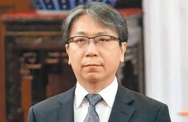 4月8日，针对郑丽文访陆，台湾地区所谓国安局长蔡明彦表示：大陆对台仍采取“和战加