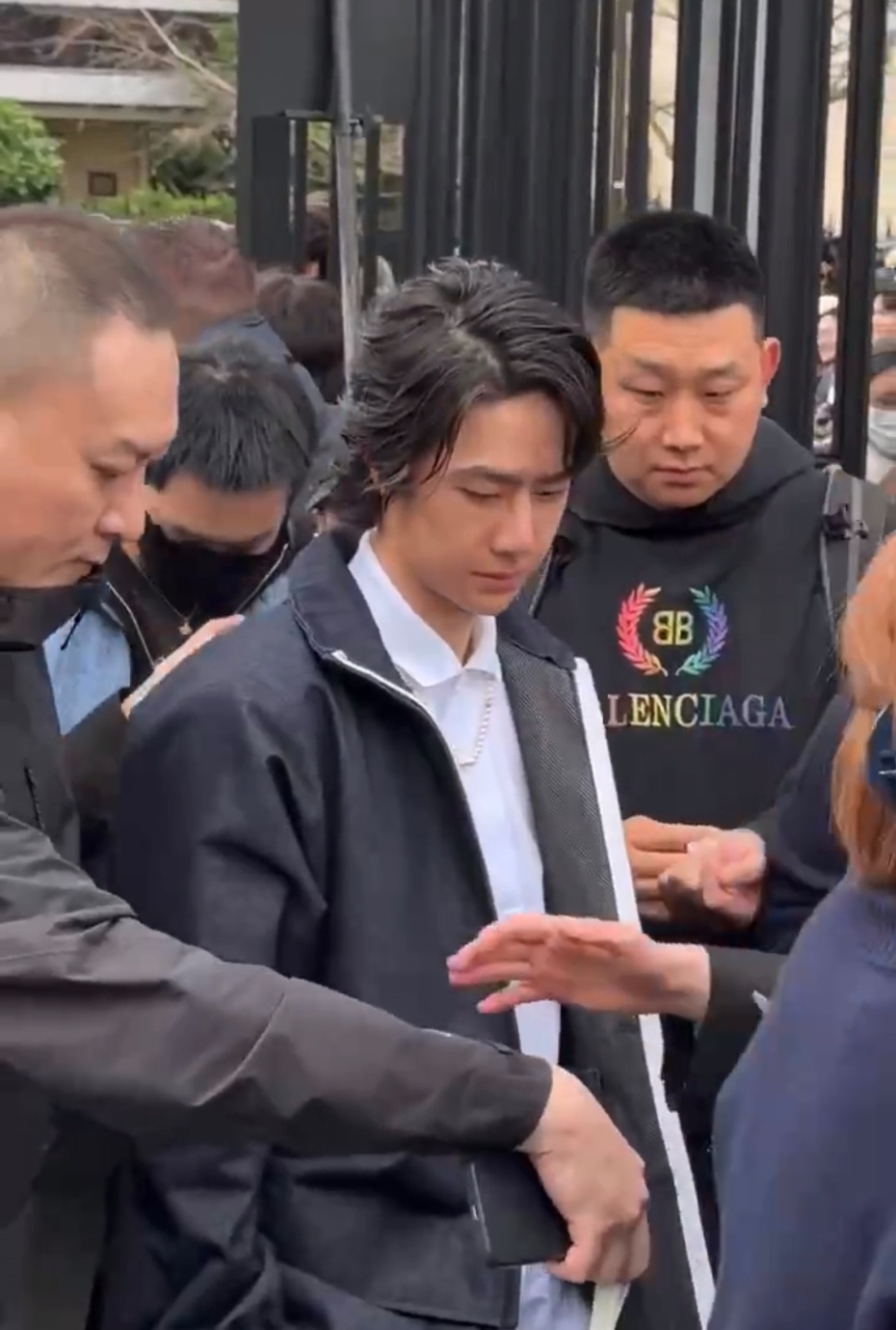 王一博 花期怎么被拦住了啊哈哈哈 ​​​