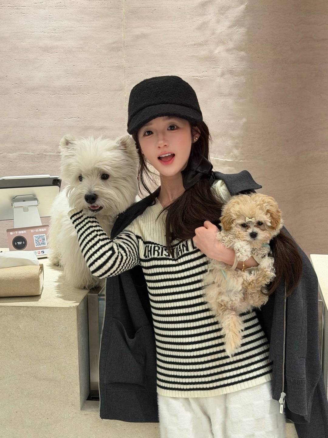 p1分享新做的快掉完的睫毛…p2今年第一次来乌镇捏p3来录公司的新歌🎤好难啊…