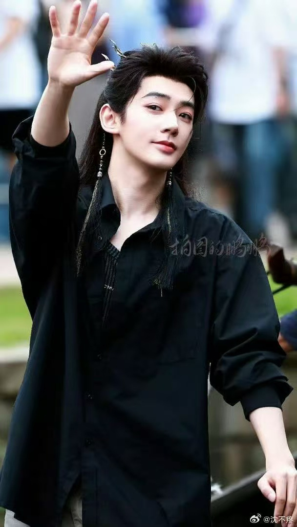 邓为本名邓炜邓为司狂澜这个开机路透也是真不错诶😌《百妖谱》开机第一天就给我打上