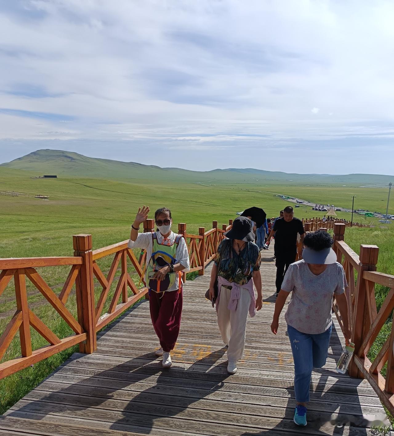 呼伦贝尔大草原莫尔格勒河观景。
莫尔格勒河景区是国家5A级旅游景区，观景台主要分