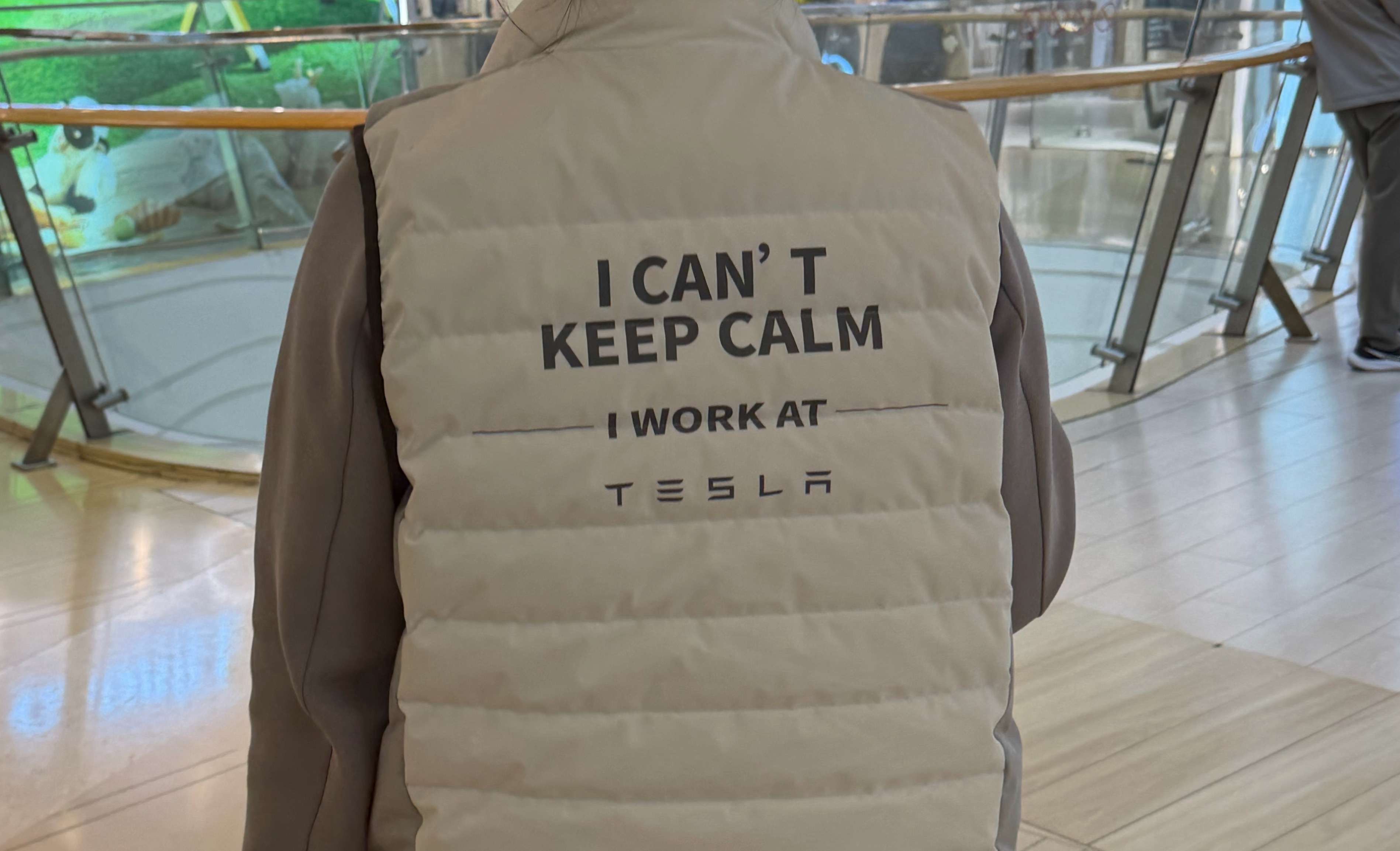 好家伙，这衣服是特斯拉工作服么？ 天津·天津大悦城