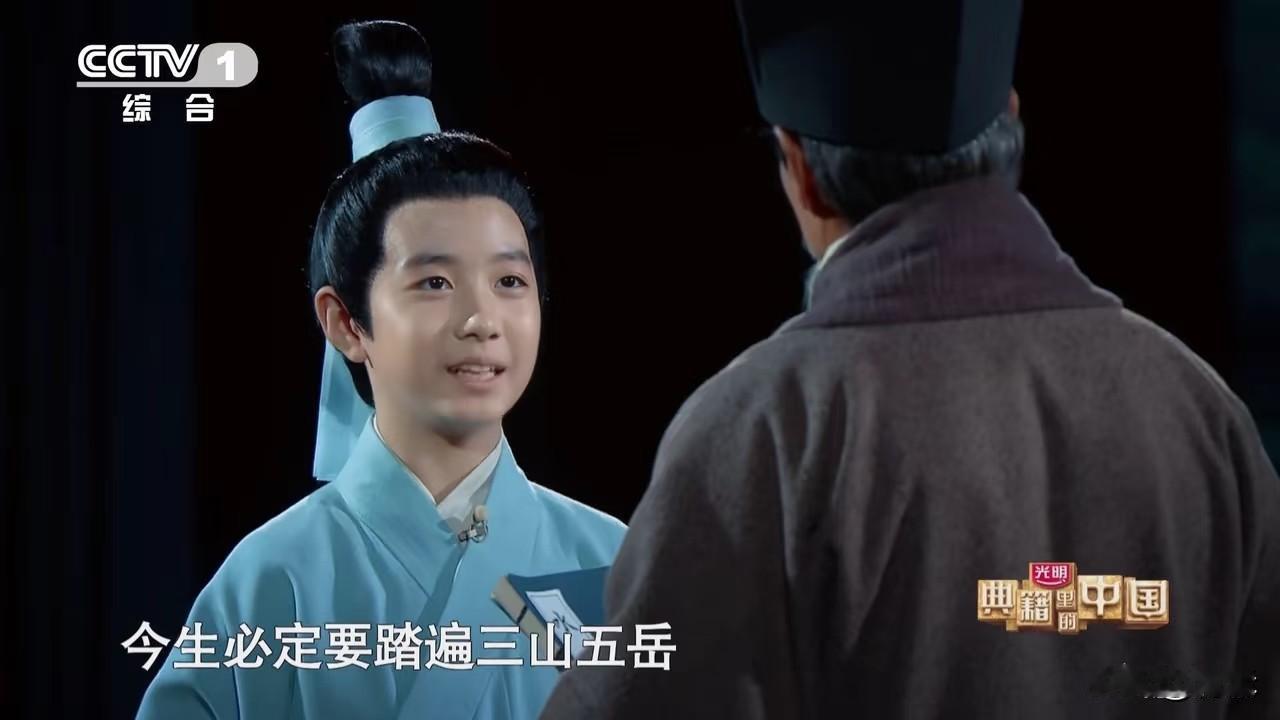 徐霞客没有参与任何权力斗争，他只是背着行囊翻山越岭。他看过黄山的云海，走过西南的