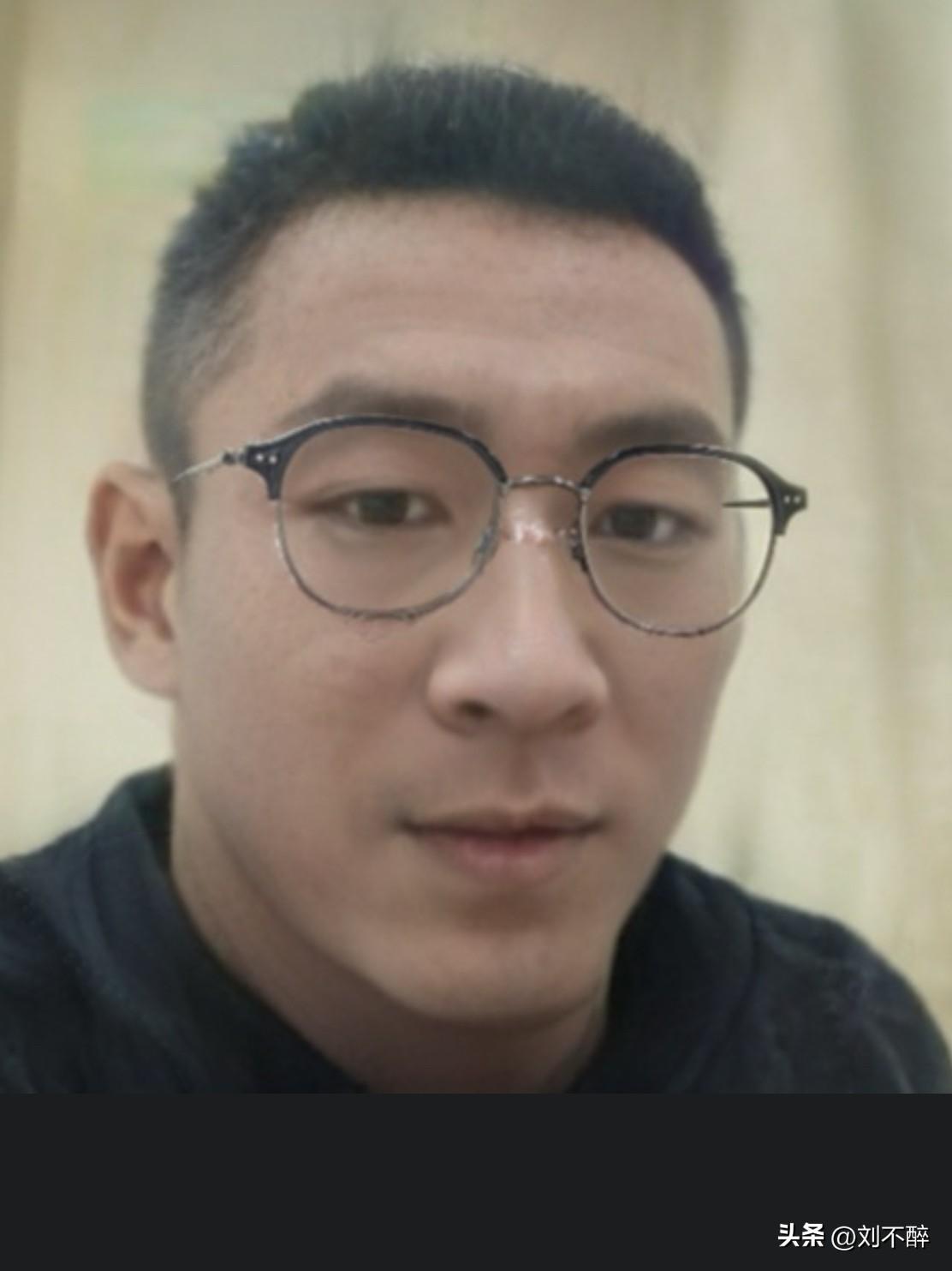 光阴似箭，
日月如梭。
1983年，
走出师范，
至今保留下来的唯一一张照片！