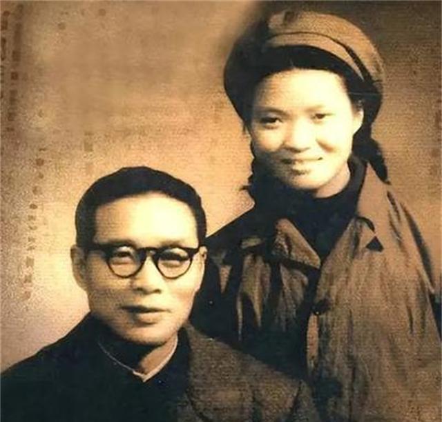 1980年，沈醉到香港看望前妻栗燕萍，她得知后，惊慌地对现任丈夫说：“到时候他可