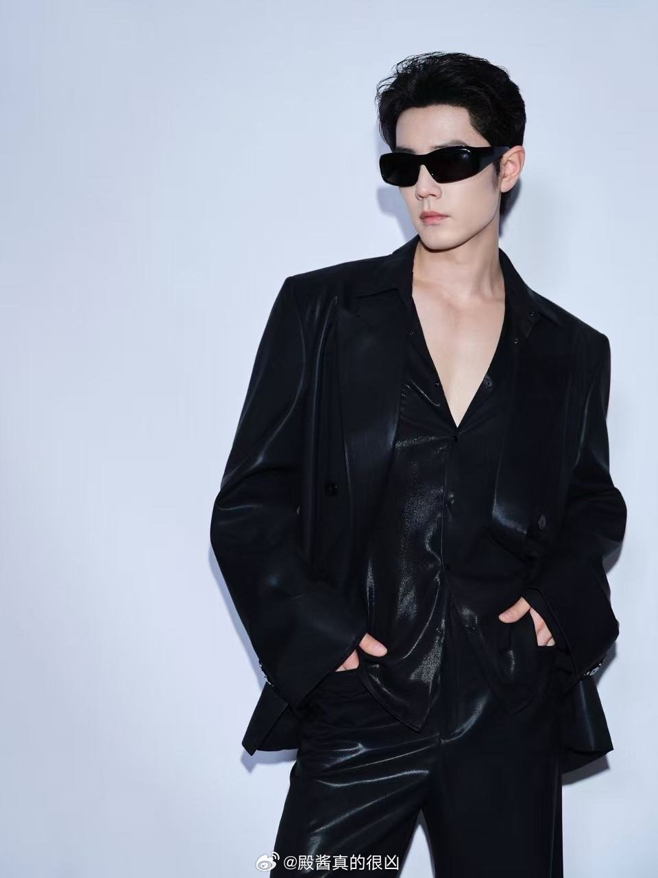 Gucci秀场look全球首穿锁定肖战！国内外第一人，顶奢亲选，实力诠释什么叫品